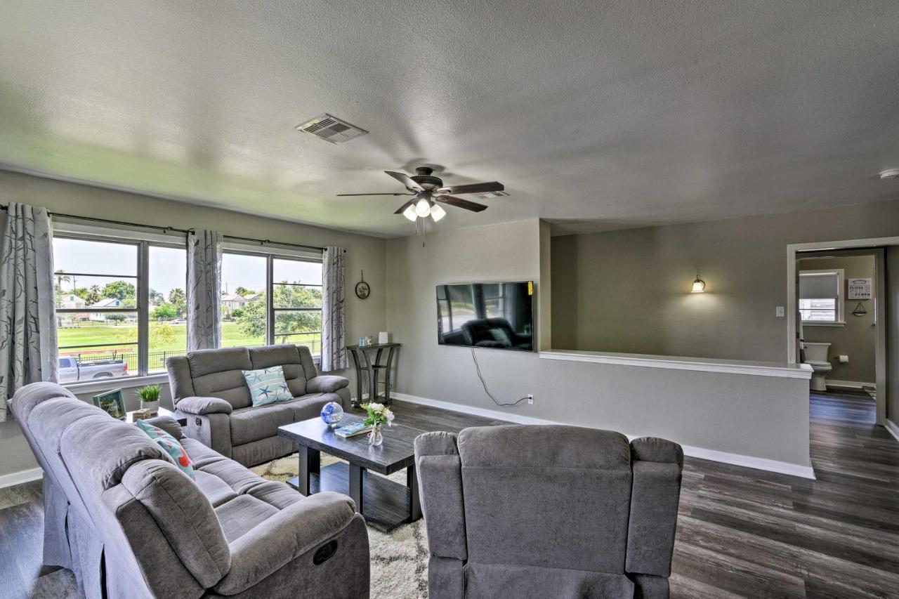Spacious And Modern Family Duplex In Galveston! エクステリア 写真
